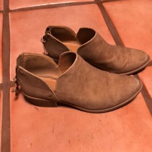 Quipid tan booties